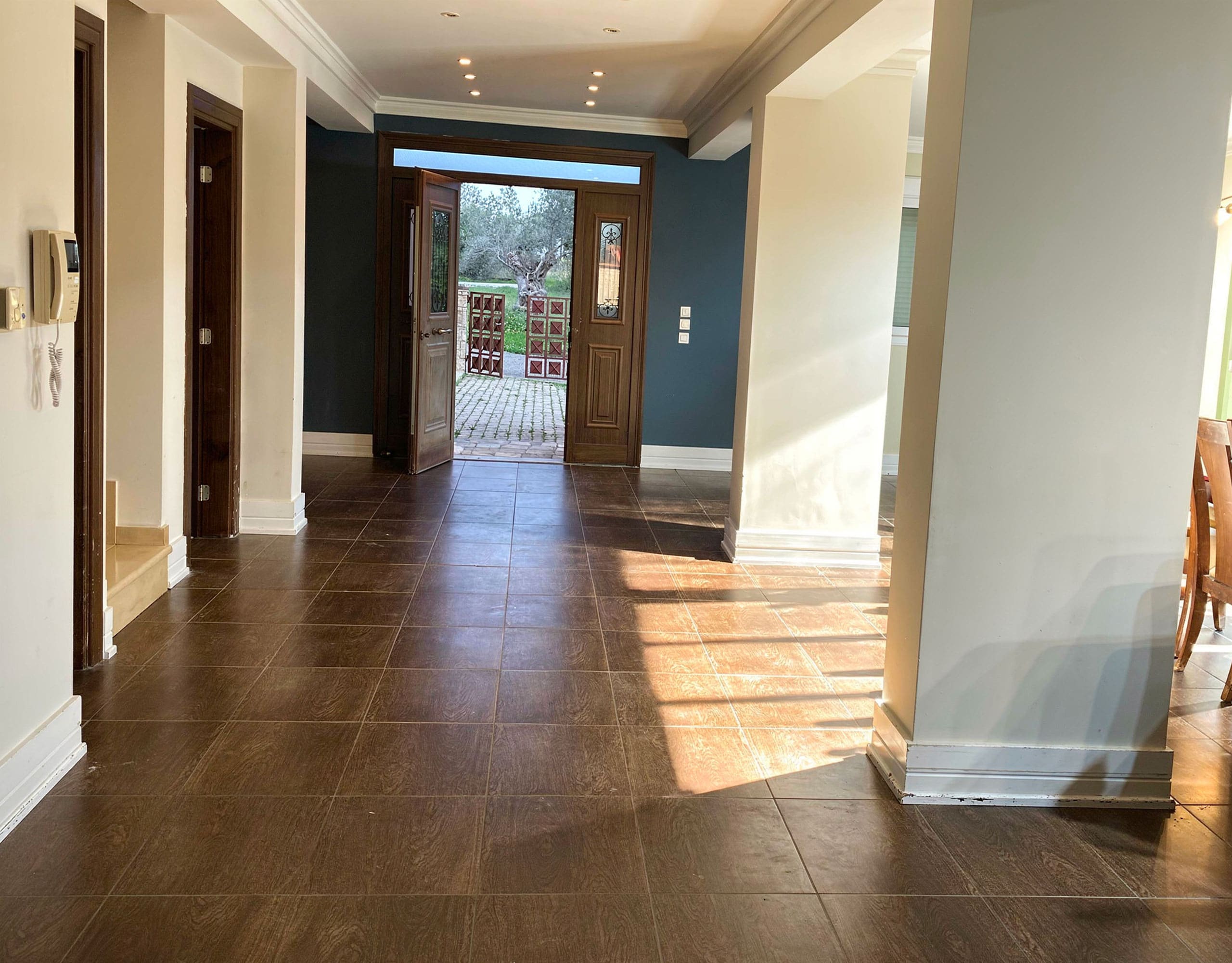 Interior hallway connecting rooms on the ground floor of the Eretria maisonette