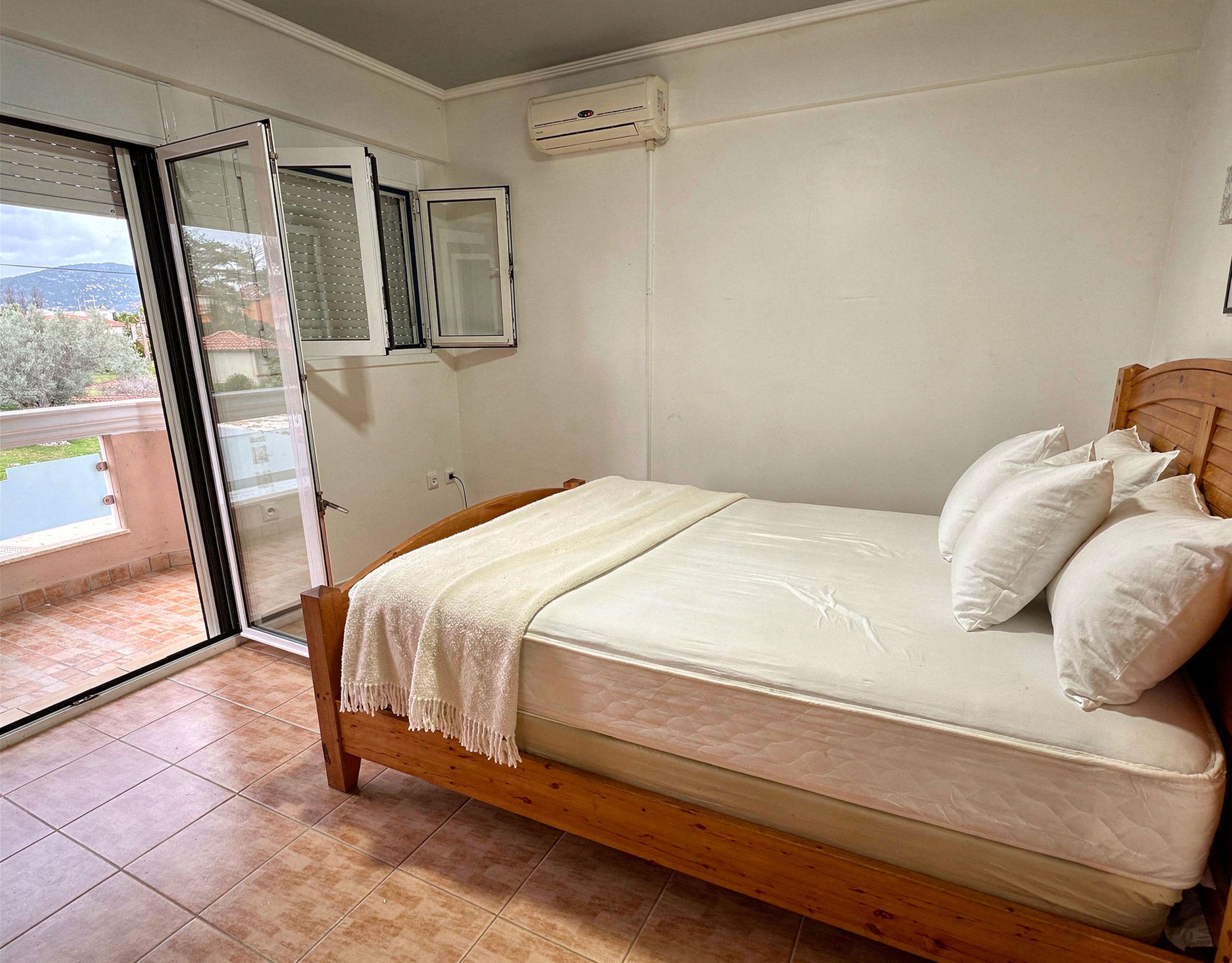 Guest bedroom in the detached maisonette in Eretria, Evia