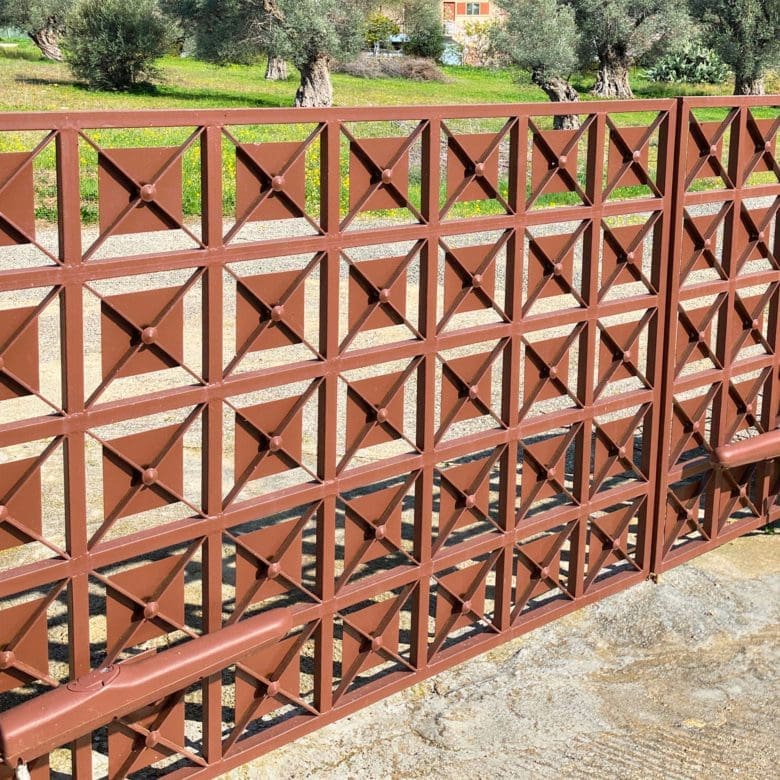 Perimeter fence detail of the detached maisonette in Eretria
