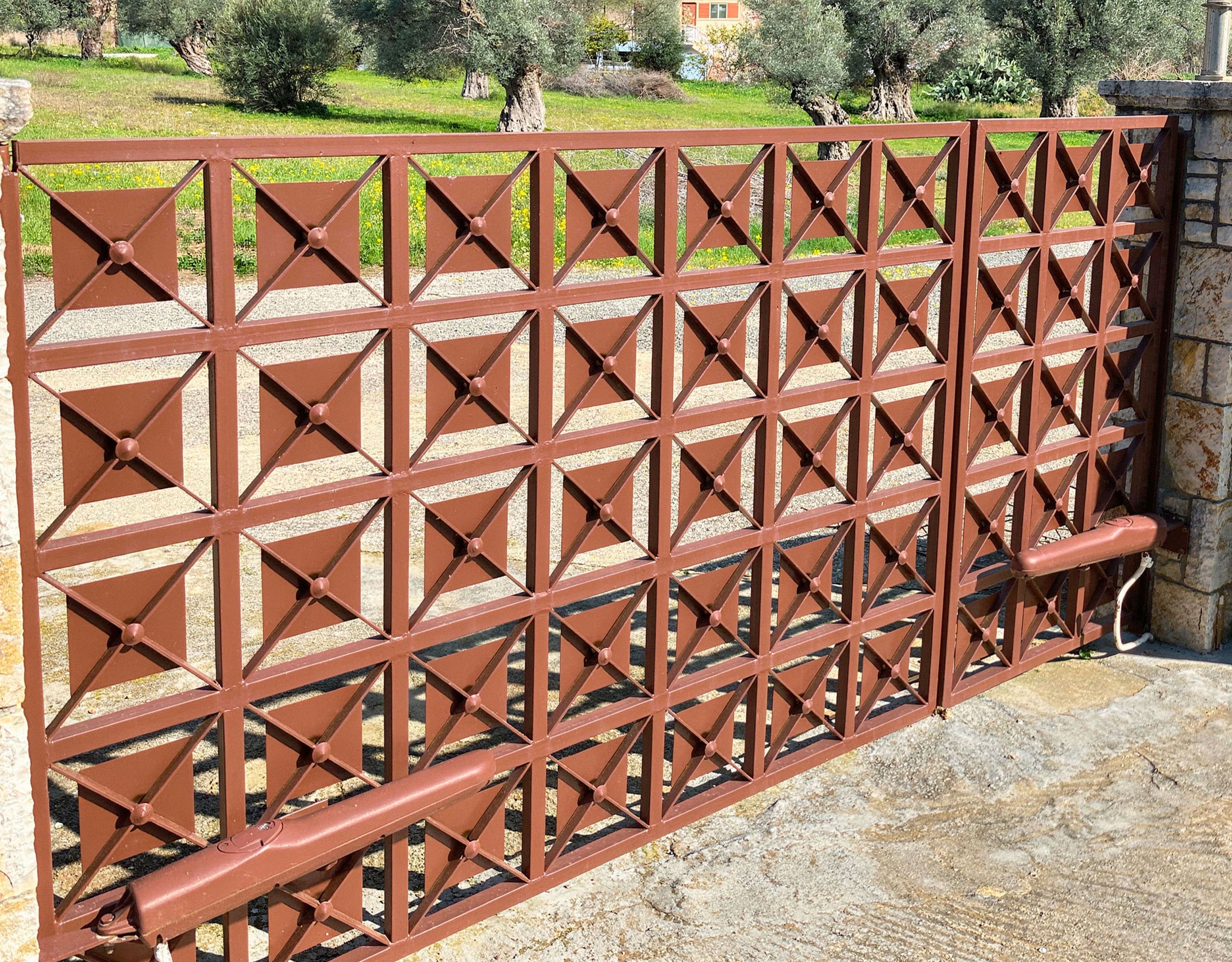 Perimeter fence detail of the detached maisonette in Eretria
