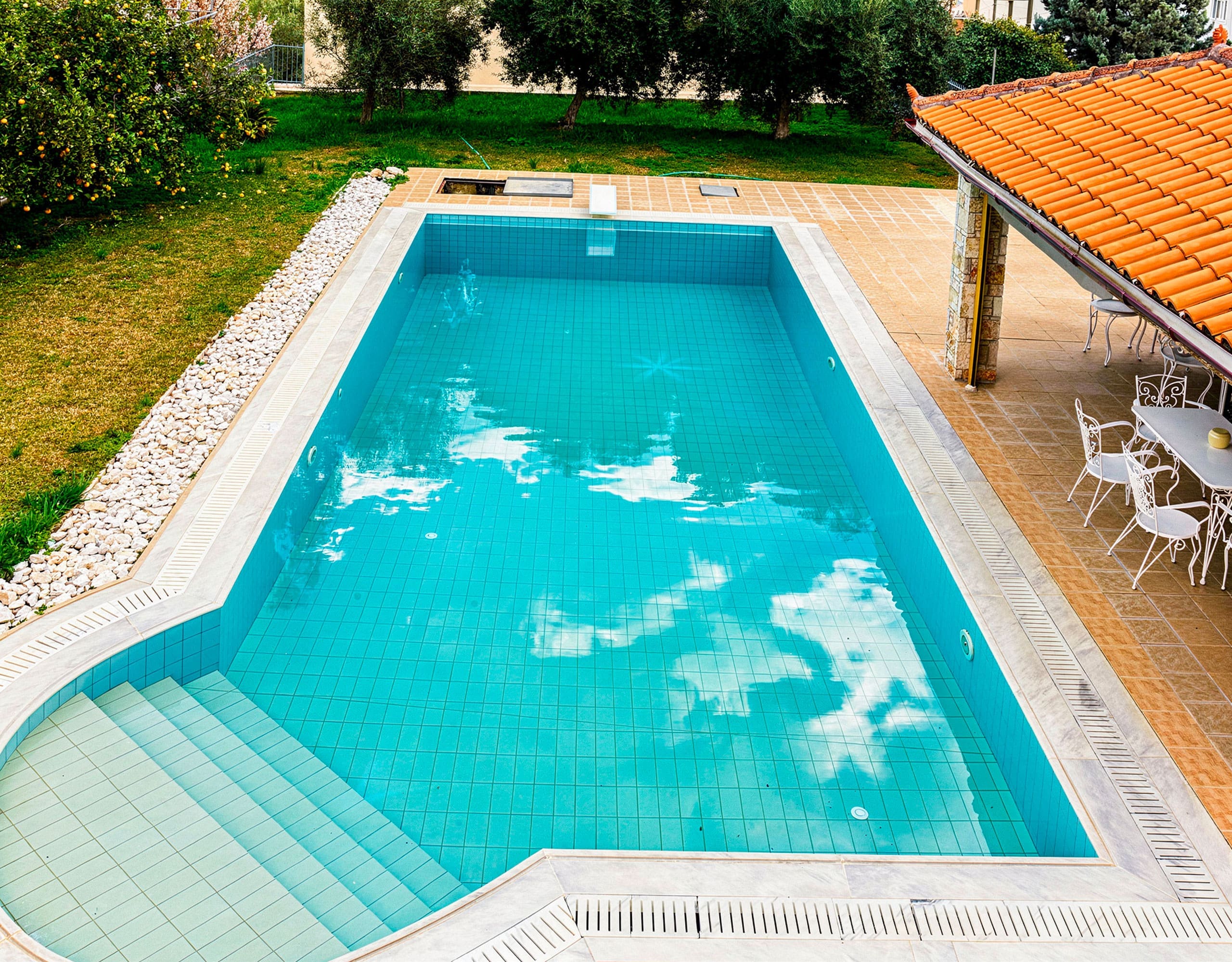 Private 60 sqm swimming pool at the detached maisonette in Eretria