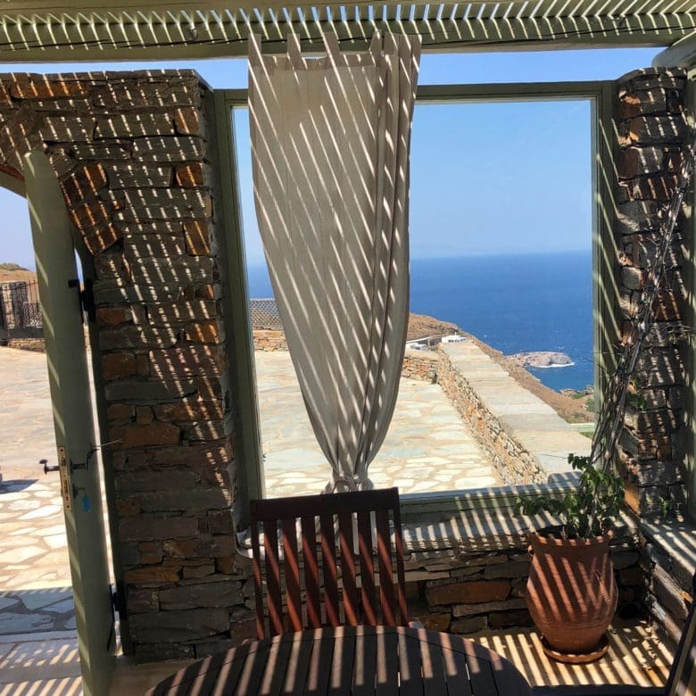 Shaded pergola terrace with sea view in Kea (Tzia)