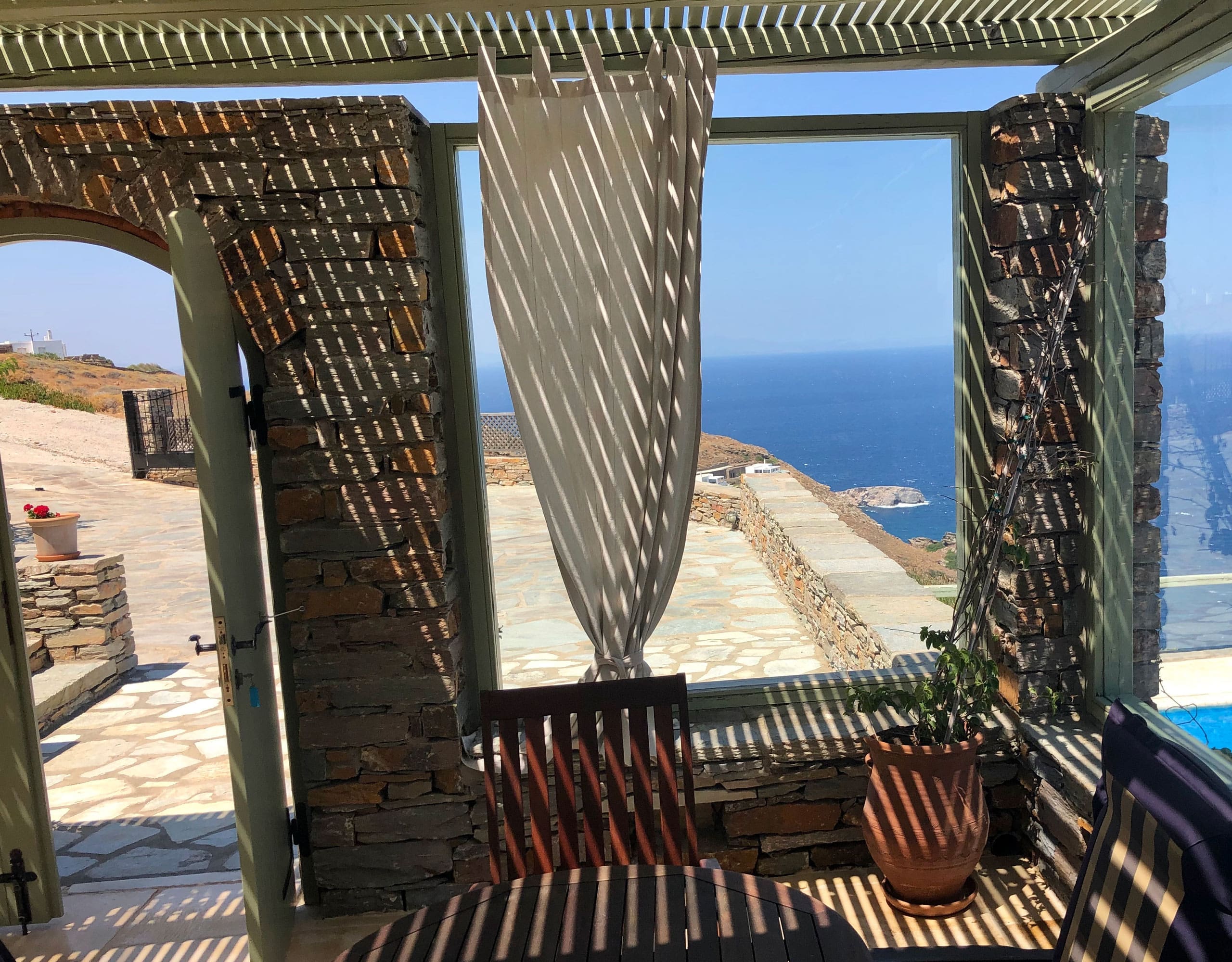 Shaded pergola terrace with sea view in Kea (Tzia)