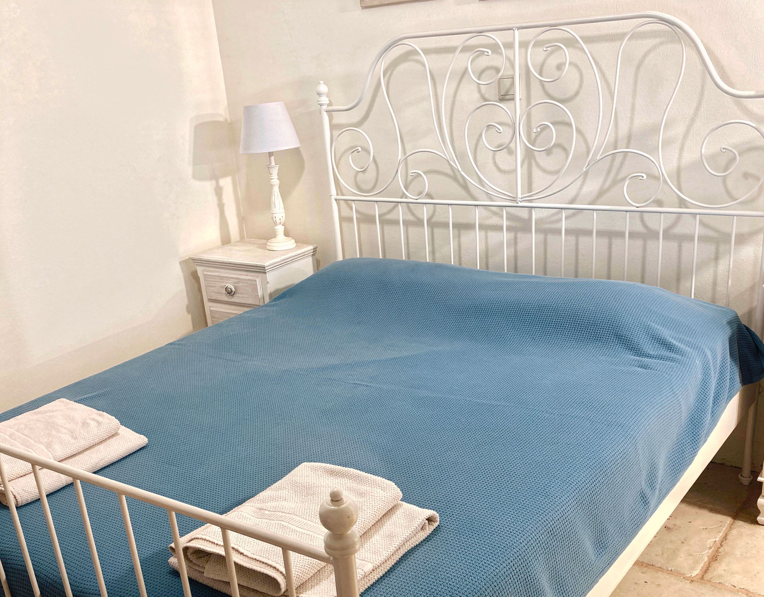 Bedroom with blue bedding in Kea (Tzia) luxury maisonette
