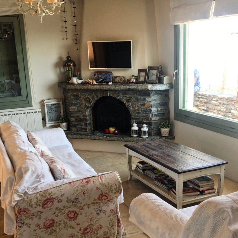 Living room with fireplace in Kea (Tzia) luxury maisonette