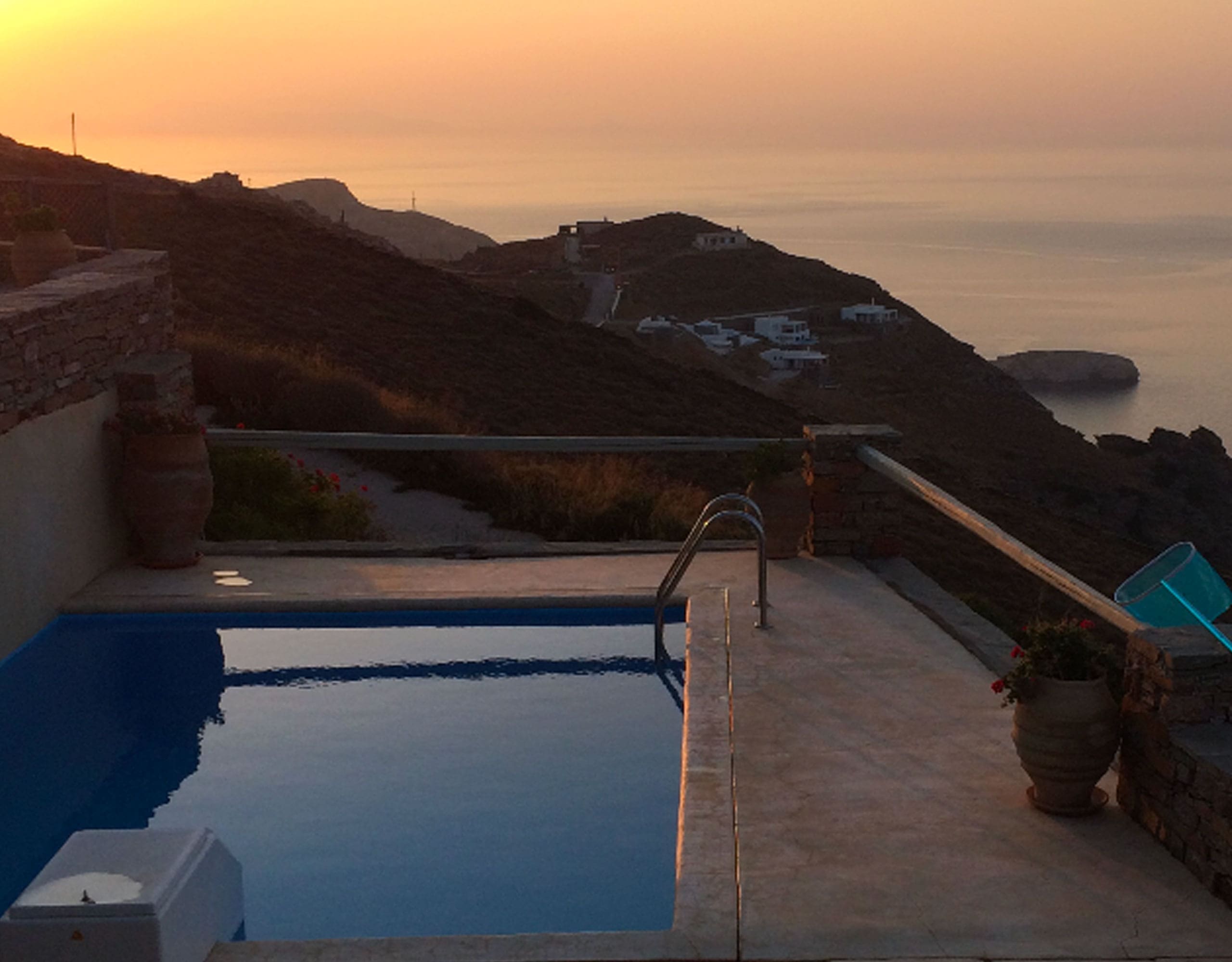 Pool corner with coastline view in Kea (Tzia) maisonette